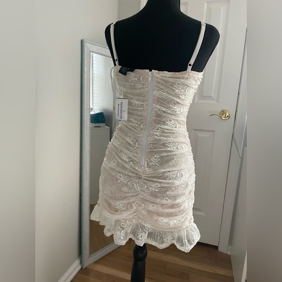 White ruched lace dress - Picture 2 of 4